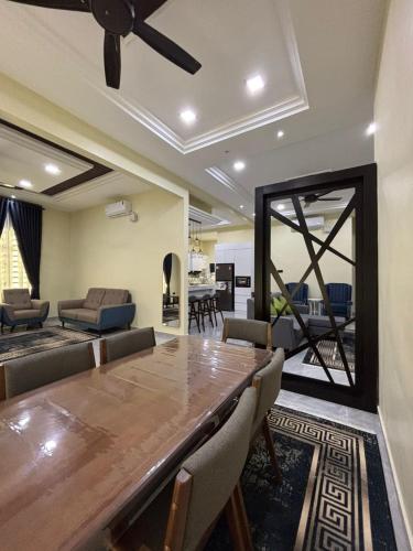 Χώρος καθιστικού στο Homestay Rakyat Dungun