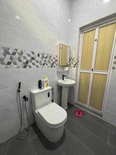 Ένα μπάνιο στο Homestay Rakyat Dungun