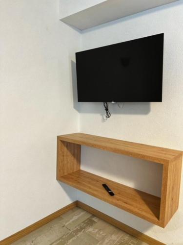 a flat screen tv hanging on a wall at Residence Raethia tra Bormio e Livigno in Valdidentro