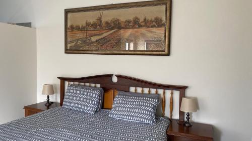 Postel nebo postele na pokoji v ubytování Fish & Go -Lovely cottage in gated Estate on river