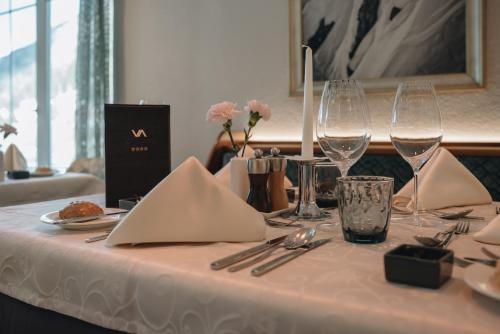 a white table with wine glasses and napkins on it at Hotel Vista Allegra in Ischgl