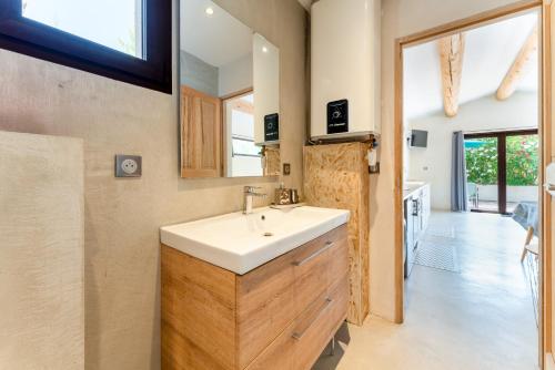 a bathroom with a sink and a mirror at Bergeries Saumane, Petite Bergerie in Saumane-de-Vaucluse