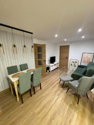 Μια τηλεόραση ή/και κέντρο ψυχαγωγίας στο Precioso apartamento luminoso con terraza