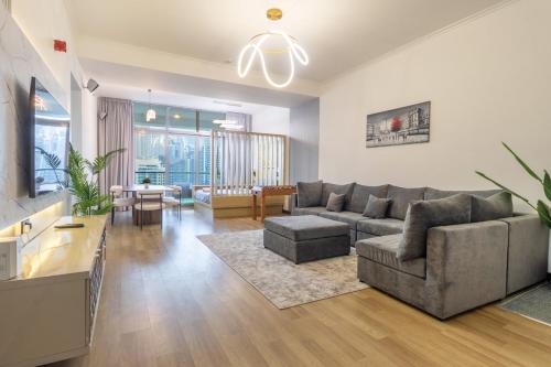 Lux 3BHK in Dubai Marina with Marina View DEC 1306