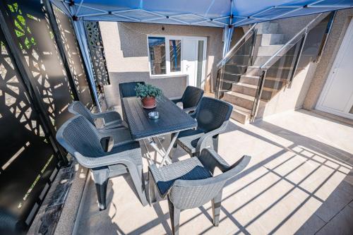 a patio with a table and chairs on a balcony at Villa DukiBalo in Ohrid