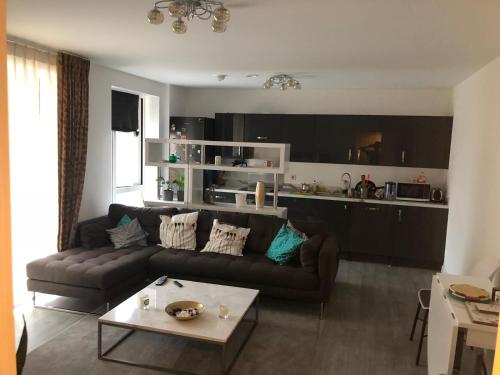 Χώρος καθιστικού στο 2 Bed Flat in London