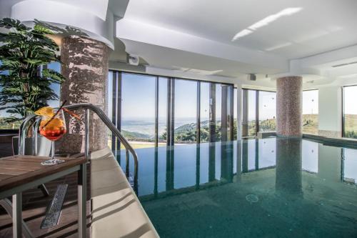 Castelnor — Pool view