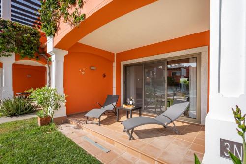 Taman di luar Spacious & Luxurious w/ Terrace & Pool by HostWise