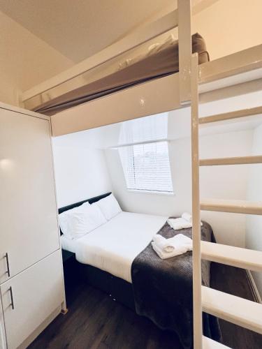 Postel nebo postele na pokoji v ubytování Fox House Studios, Aparthotel