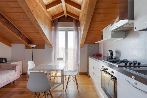 GuestHost- Milano Lambrate Cosy Balcony Apartment