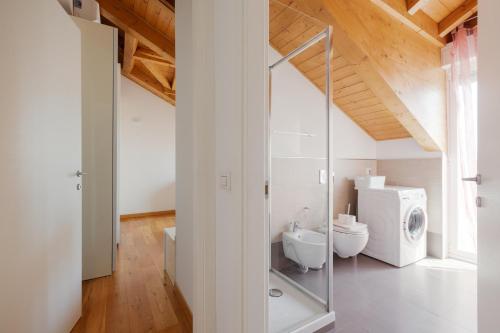 a bathroom with a toilet and a washing machine at GuestHost- Milano Lambrate Cosy Balcony Apartment in Milan