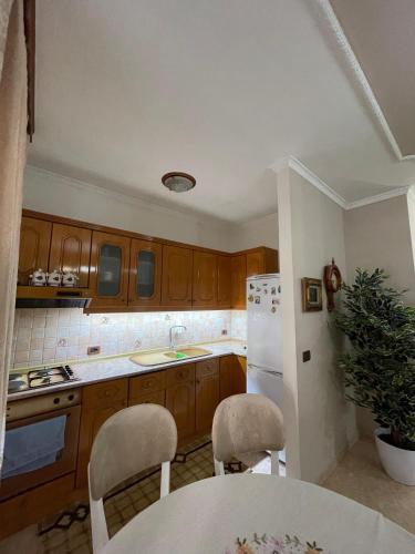 O bucătărie sau chicinetă la Helias Nest