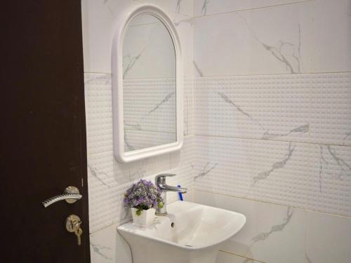 Ένα μπάνιο στο مسكن ترف 1