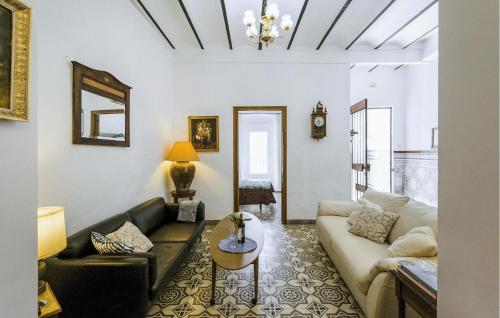 Χώρος καθιστικού στο Amazing Home In El Pedroso With Wifi