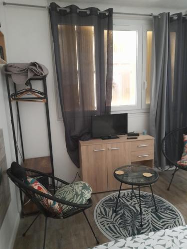 Studio 23 m2, proche centre, calme, WIFI, pk
