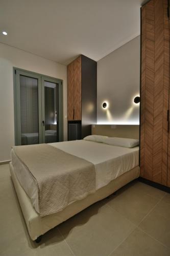 Okeanis Hotel Tyrosにあるベッド