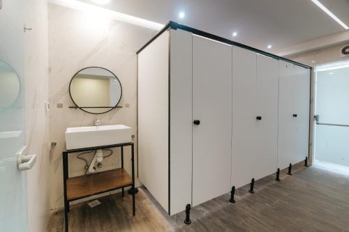 a bathroom with a sink and a mirror at מלון סנטרל ביץ תל אביב in Tel Aviv