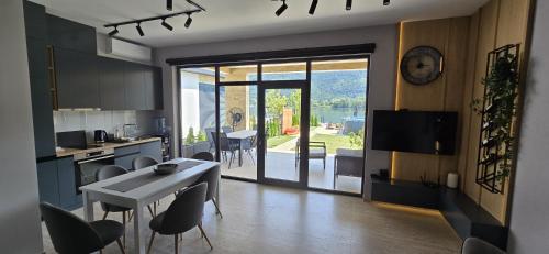 Kuchyň nebo kuchyňský kout v ubytování Delta Lake House 2