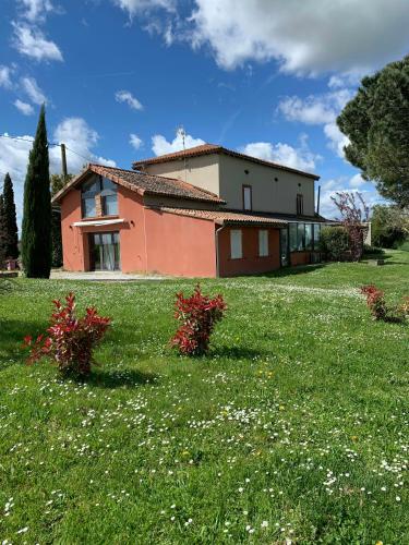 Renovated Farmhouse With Shared Pool In Lauragais