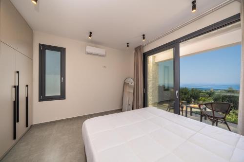 Ένα ή περισσότερα κρεβάτια σε δωμάτιο στο Aggelatos Stone Villas