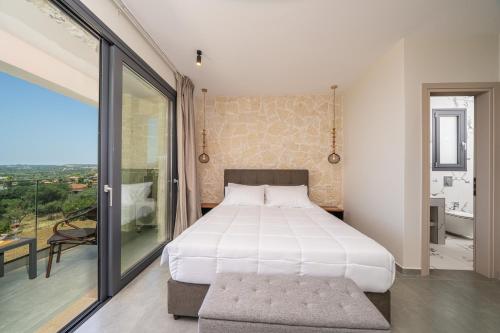 Ένα ή περισσότερα κρεβάτια σε δωμάτιο στο Aggelatos Stone Villas