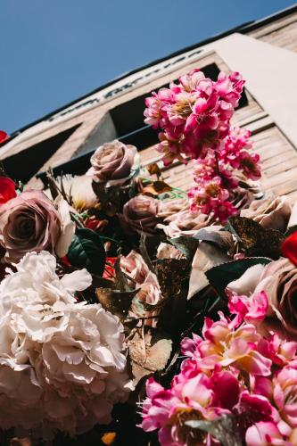 a bunch of flowers on the side of a building at Boutique Hotel Villa Monika in Westerland (Sylt)