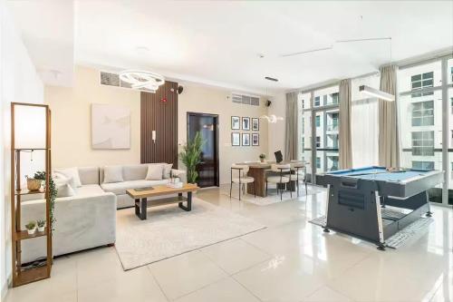 Luxury 4 BHK in Dubai Marina DEC 2102