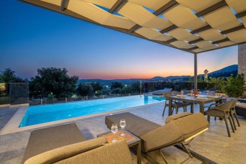 Πισίνα στο ή κοντά στο Aggelatos Stone Villas