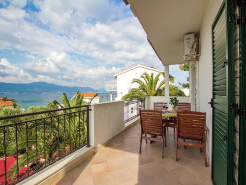 Modern Apartment in Slatine with Terrace