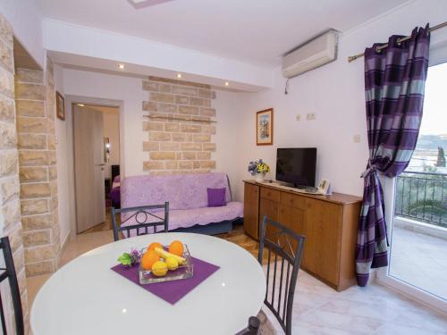 Modern Apartment in Slatine with Terrace