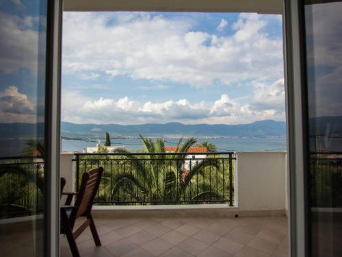Modern Apartment in Slatine with Terrace