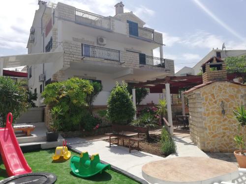 Modern Apartment in Slatine with Terrace