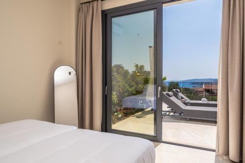 Ένα ή περισσότερα κρεβάτια σε δωμάτιο στο Aggelatos Stone Villas