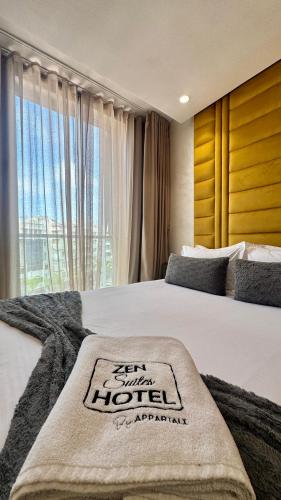 Ένα ή περισσότερα κρεβάτια σε δωμάτιο στο ZEN Suites Hotel Massira