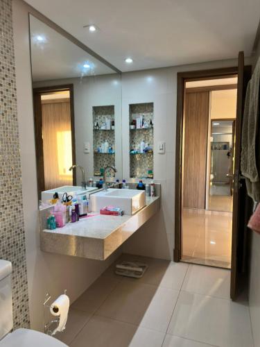 Bilik mandi di Spacious Downtown Gateway 130m2 Apartment