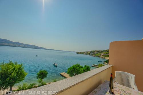 Erik Bathing jetty, beach, crystal clear water in front of house