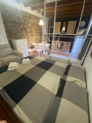 a room with a checkered floor and a living room at Il Fiore nascosto in Bergamo