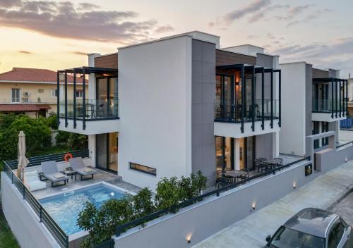 PREVEZA VILLA center