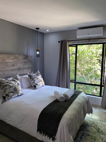 Ένα ή περισσότερα κρεβάτια σε δωμάτιο στο Gardens Villa