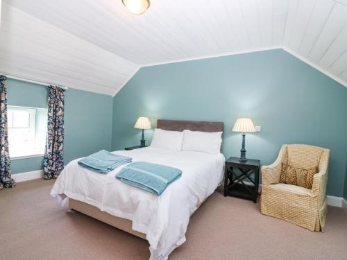 Una cama o camas en una habitación de The Crannach