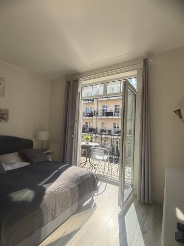 En eller flere senge i et værelse på Apartament Costa Promenada