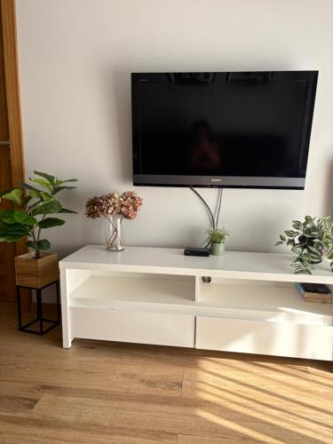 TV a/nebo společenská místnost v ubytování Apartament Kołobrzeg Kasprowicza