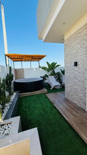 Taman di luar Beautiful Villa with Jacuzzi -Yassmine Hammamet