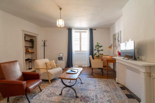 a living room with a couch and a table at Les Suites de Bellac in Bellac
