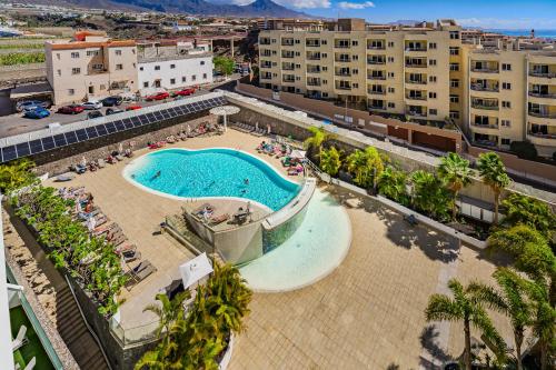 Poolside Escape - Heated Pool - Lounge Area - AC