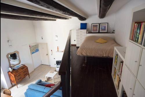 Ένα ή περισσότερα κρεβάτια σε δωμάτιο στο Downtown loft in Naples