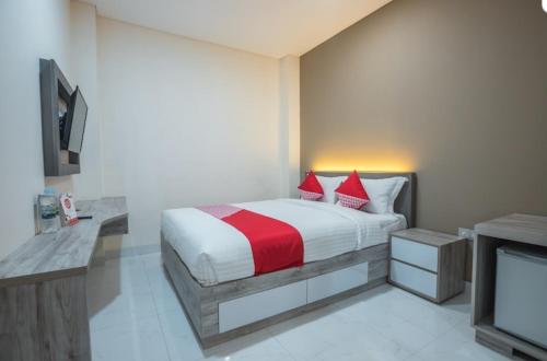 Postel nebo postele na pokoji v ubytování Residence Khoe Tanjung Duren