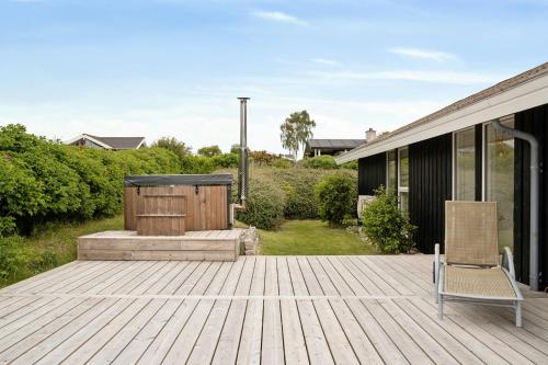 Κήπος έξω από το Newly Renovated Holiday Home With Aarhus Bay Views