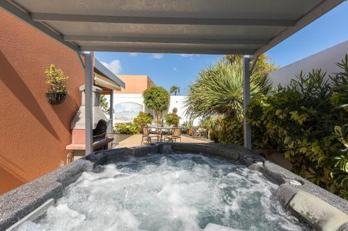 Home2Book Casa Kiky - Cosy Villa with Jacuzzi