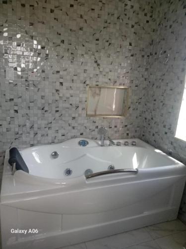 Gallery image of ATRO Travels 1bdrm#Phoenix Park Village#Jacuzzi#AC in Government Pen